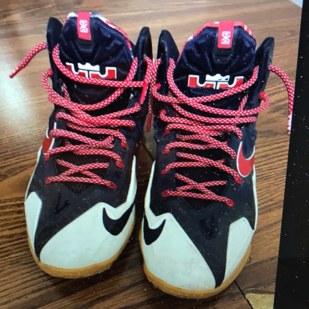 Nike sneakers in mens size 10